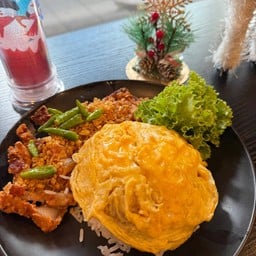 ข้าวสามชั้นทอดน้ำปลา VS ไข่ข้น