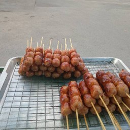 เจ๊ติ่งไส้กรอกย่าง