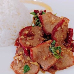 ข้าวกะเพราหมูแดง