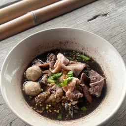 ก๋วยเตี๋ยวหมูน้ำตก