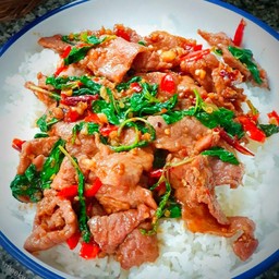 ข้าวกระเพราหมูชิ้น