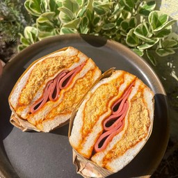 แซนวิชพริกเผาหมูหยองโบโลน่า