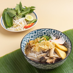 Pho *Chay* / ก๋วยเตี๋ยวเฝอเจ ใส่เต้าหู้ทอดและเห็ด