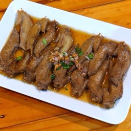 ปลายปีกตุ๋น