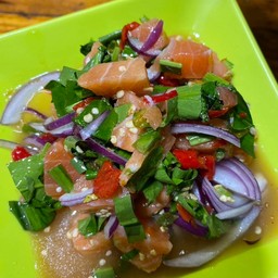 ยำแซลมอน