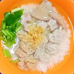 ข้าวต้มกระเพาะหมู