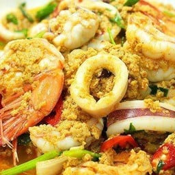 กุ้ง+หมึกผัดผงกะหรี่