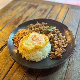 ข้าวหมูสับทอดกระเทียม