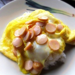 ข้าวไข่ข้นนมสด หน้าไส้กรอก