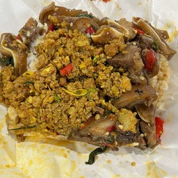 คั่วกลิ้งหมูสับ กะเพราหูหมู