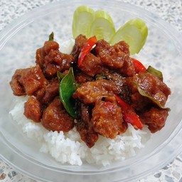 ข้าวราดพริกแกงไก่กรอบ