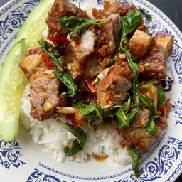 ข้าวกะเพราสามช้านนน ทอดดด อร่อยโฮกก