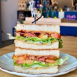 BLT Sriracha sandwich