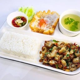 #26 กะเพราเอ็นข้อไก่ ข้าวหอมมะลิไดโนเสาร์ (เซ็ตเบนโตะ)