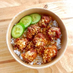 ข้าวซี่โครงหมูทอดกระเทียม