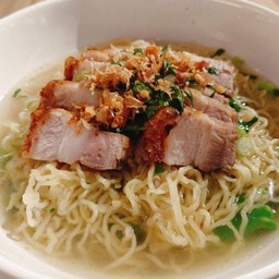 [ร้านPHOENIX] ข้าวหรือบะหมี่หมูกรอบ