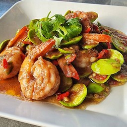 กุ้งผัดกะปิใส่สะตอ