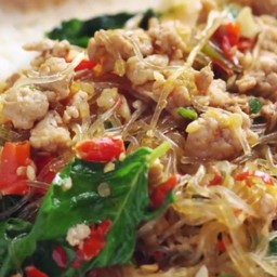 กะเพราไก่วุ้นเส้น