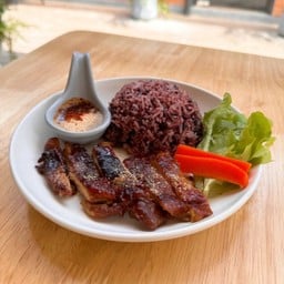 ข้าวไรซ์เบอร์รี่ ไก่อบ จิ้มแจ่ว