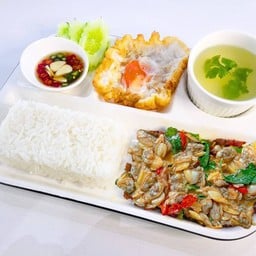 #39 เนื้อหอยลาย ผัดใบโหระพา ข้าวหอมมะลิไดโนเสาร์ (เซ็ตเบนโตะ)