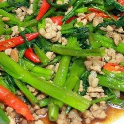 ผัดผักบุ้งหมูสับราดข้าว