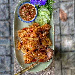 โครตหมูหวาน ไก่หวาน และไข่ยี ราดข้าว