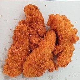 นุ๊กนิก ยำไก่เเซ่บ ข้างรร.วีรนาท
