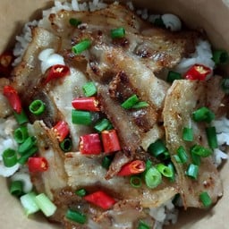 หมูกรอบคั่วพริกเกลือ+พริกเผาผัดเลิศรส