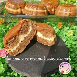 Banana cake creamcheese caramel