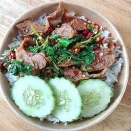 ข้าวกะเพราหมูตุ๋น