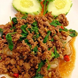 ผัดกระเพราหมูราดข้าว