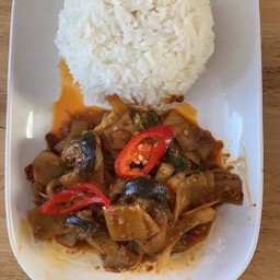 ข้าวผัดเผ็ดปลาไหลหน่อไม้ดอง