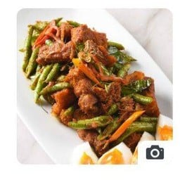 หมูผัดพริกขิงถั่วฝักยาว พร้อมไข่เค็ม