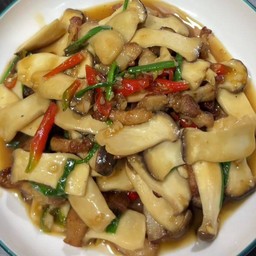 เห็ดออรินจิผัดพริกสดหมูสับ