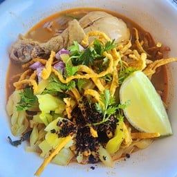 ข้าวซอยคุณแหม่ม Khao Soi Khun Mam - บ้านจั่น บ้านจั่น