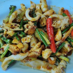 ปลาหมึกผัดไข่เค็ม