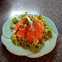 ยำแซลมอน