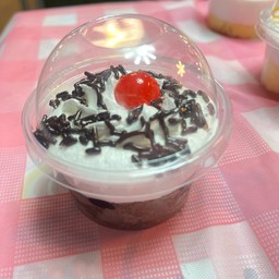 เค้กถ้วยมินิช็อคเยนลี่แดง 1ถ้วย (3oz)