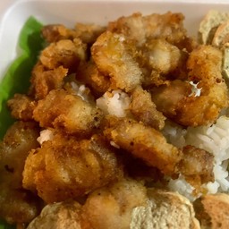 ข้าวหมูสามชั้นทอดน้ำปลา