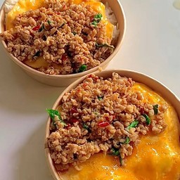 ข้าวราดกระเพราไก่สับ+ไข่ข้น (ไข่ 2 ฟอง)