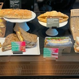 Starbucks สตาร์บัคส์ รีเสิร์ฟ วัน แบงค็อก