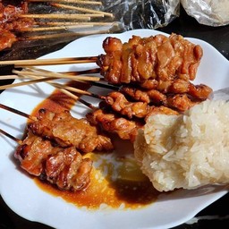 หมูปิ้ง 5 ไม้ แถม ข้าวเหนียว