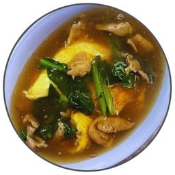 หมี่ขาวราดหน้าหมูหมักห่อไข่ ( Rice Vermicelli wrap egg in Gravy sauce with marinated Pork)