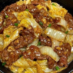 ข้าวหน้าเนื้อสไลด์ผัดผักกาดขาว