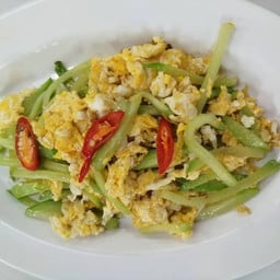 ลูกมะระหวานผัดไข่