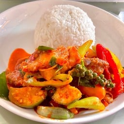 ผัดเผ็ดหมูป่า ราดข้าว