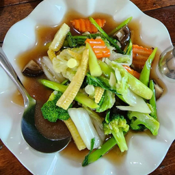 ผัดผักรวมกุ้งสด