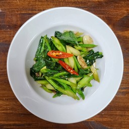 ผัดคะน้าไฟแดง (กับข้าว)