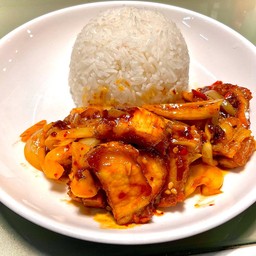 หมูกรอบผัดพริกเผา ราดข้าว