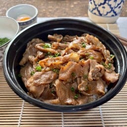 Kidchen หมูพ่นไฟ